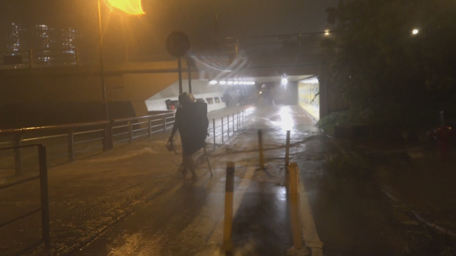 颱風蘇拉｜十號風球下水湧沙田行人隧道　一度深及小腿　大澳暴雨不斷水位上升