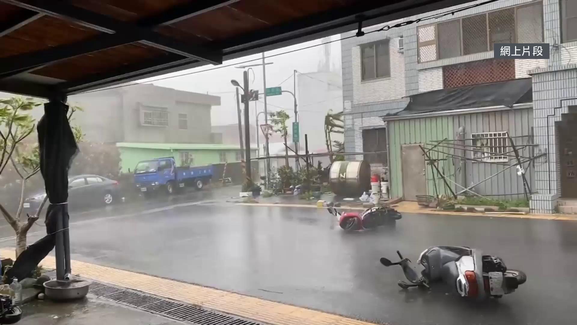 風暴海葵登陸台灣台東前後造成停電及交通中斷