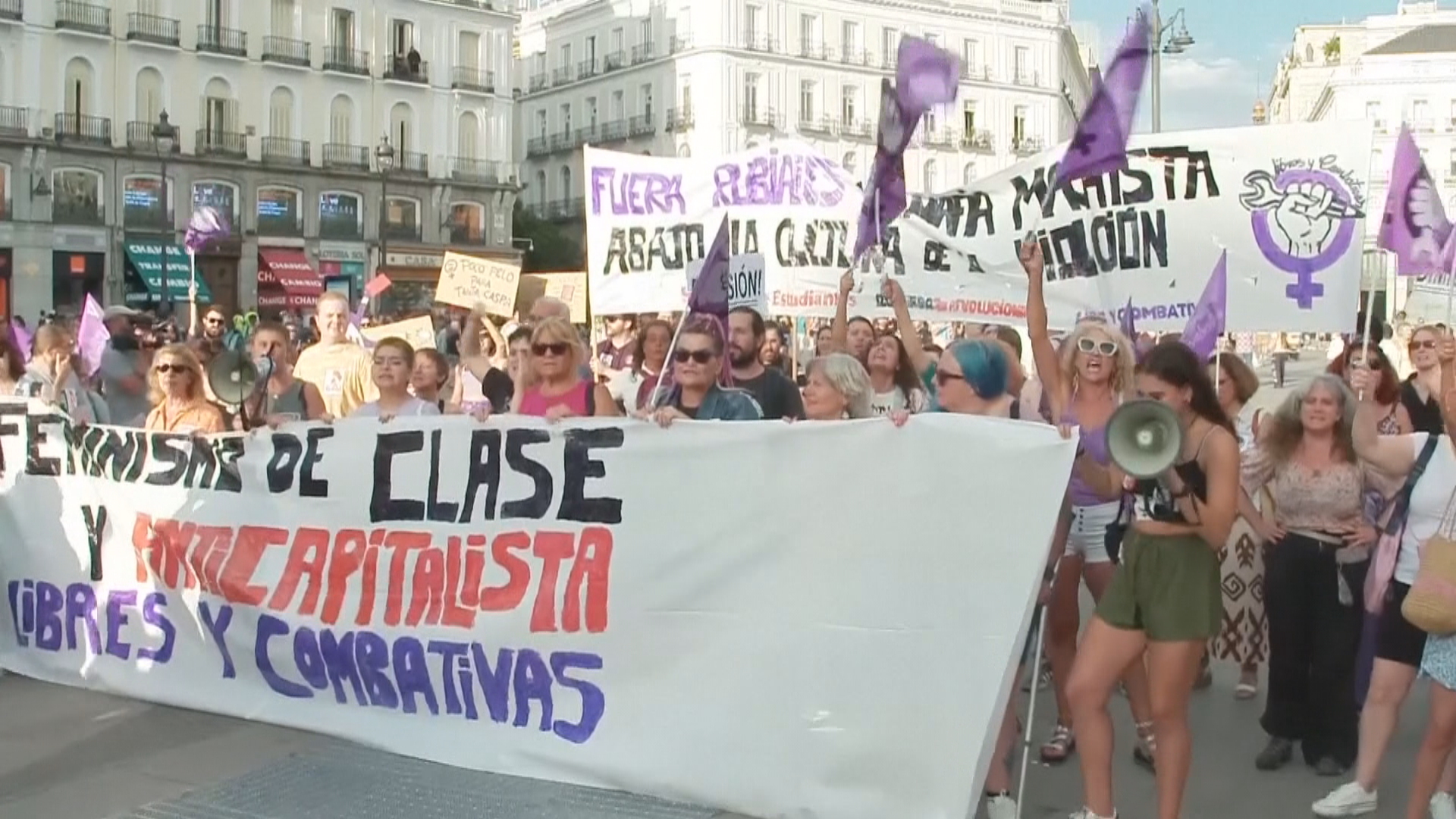 西班牙政府要求捲入強吻風波足總會長停職